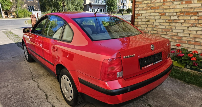 Volkswagen Passat cena 11700 przebieg: 180000, rok produkcji 1998 z Kępno małe 352